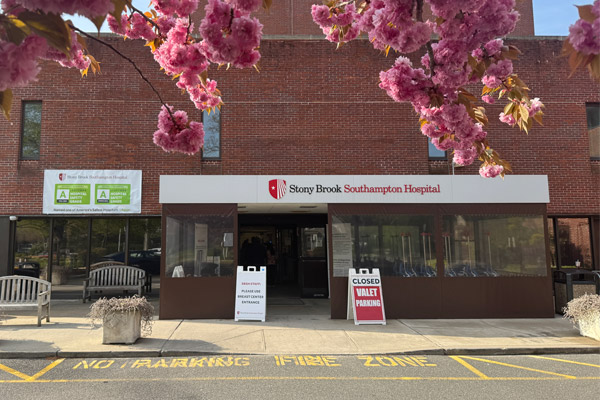 Exterior front entrance of Southampton Hospital